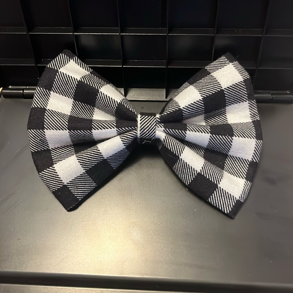 Buffalo striped Black and white checkered bow